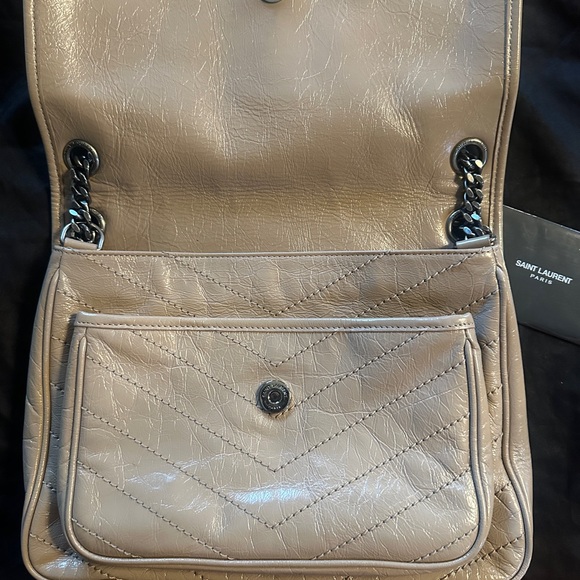 YSL Niki Medium Patent crinkle leather purchased @ YSL store in Chicago - Picture 4 of 16